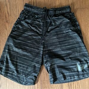 Nike Men’s Dry-Fit basketball shorts size small